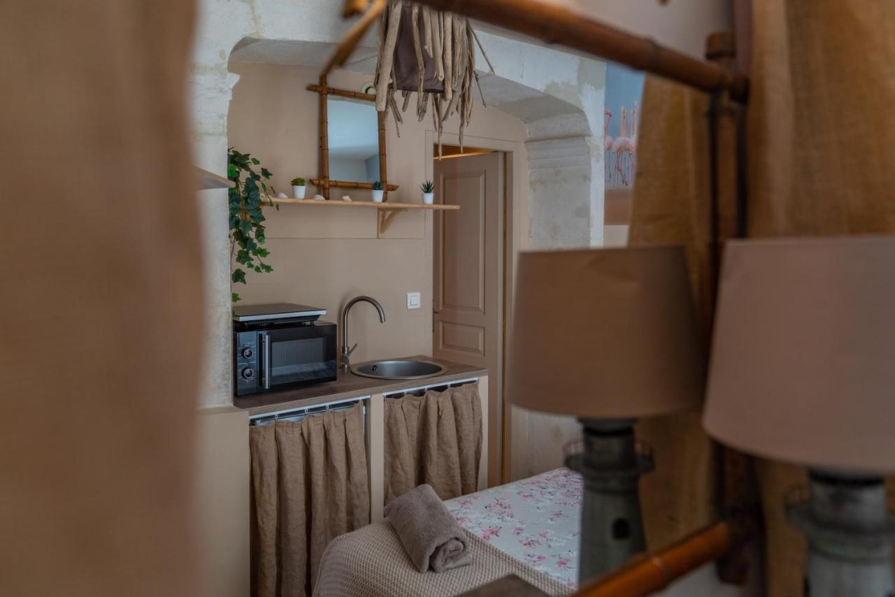 La Cabane Camarguaise En Centre Ville - Une Nuit A Nimes Exterior photo
